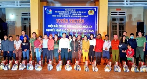 Phát huy vai trò người có uy tín trong tuyên truyền bầu cử