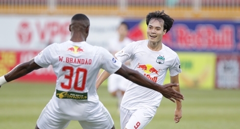 Văn Toàn dẫn đầu trong danh sách cây săn bàn tại V.league