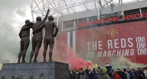 Để CĐV làm loạn, án phạt nào đang chờ đợi Man Utd