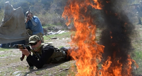 Sắc tộc, và còn gì nữa?