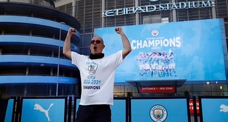 MU thất bại,  ManCity ăn mừng vô địch