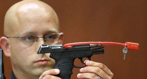 Khi kẻ giết người kiếm tiền trong… tù 