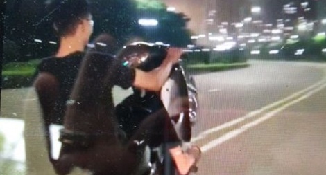 Khoe "bốc đầu" xe máy, nam thanh niên bị phạt 4,2 triệu đồng