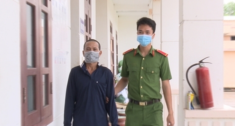 Cha dượng khiến con riêng của vợ mang bầu