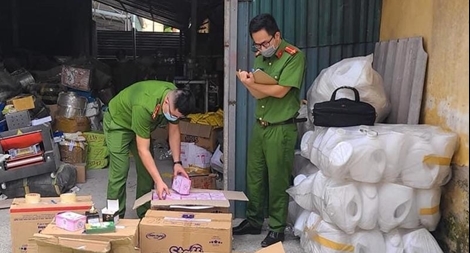 Thuê người làm giả kem chống nắng để kinh doanh