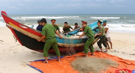 Chủ động ứng phó với vùng áp thấp trên Biển Đông và mưa lớn