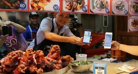 Smartphone và ví tiền điện tử