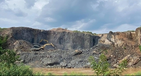 Đua nhau xâm hại lòng sông Sêrêpốk