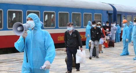 Lãnh đạo Hà Tĩnh ra ga tàu đón 814 công dân trở về từ vùng dịch