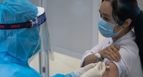 Đẩy nhanh quá trình tiêm vaccine, tạo cơ sở đưa nền kinh tế trở lại hoạt động bình thường