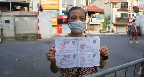 Người dân Hà Nội đi chợ theo phiếu luân phiên 