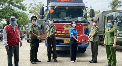 Lá chắn vững vàng  nơi tâm dịch