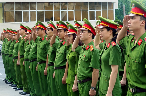 Những điều cấm đối với cán bộ, chiến sĩ CAND trong tư thế, lễ tiết, tác phong