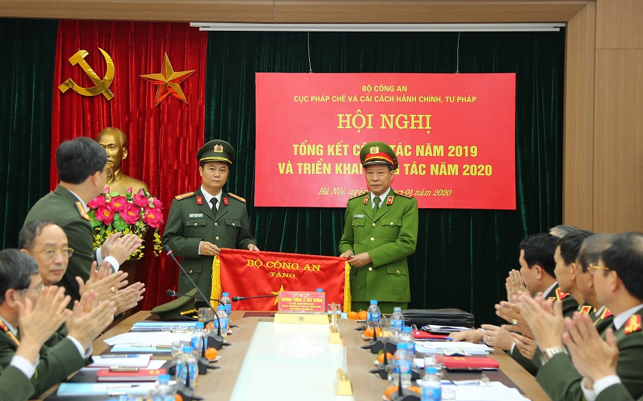 Tiếp tục nâng cao hiệu quả công tác pháp chế trong CAND