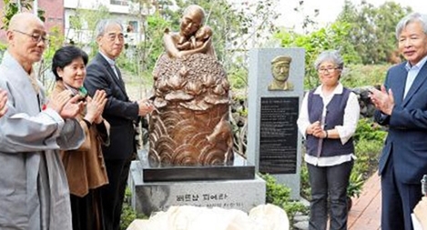 Bức tượng xin lỗi Việt Nam được dựng tại Hàn Quốc