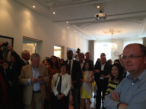 Tranh về vẻ đẹp hiện đại của Việt Nam “khoe sắc” tại Hà Lan