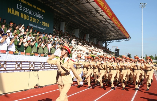 Sinh viên Học viện CSND diễu binh đẹp mắt tại Lễ khai giảng năm học 2017-2018