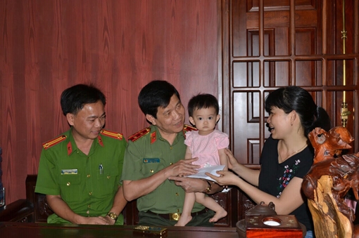 Xúc động cuộc thăm gặp buổi chiều muộn của Thứ trưởng