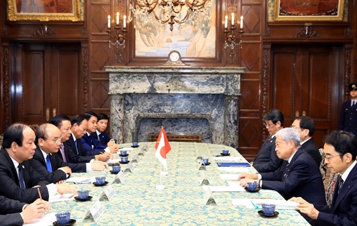 Thủ tướng hội kiến Chủ tịch Hạ viện và Chủ tịch Thượng viện Nhật Bản