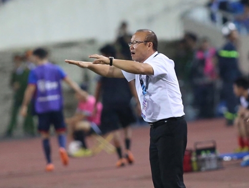 Vẫn là chuyện của trung tâm hàng tiền vệ 