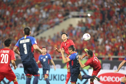 Vỡ oà hạnh phúc trong ngày ĐT Việt Nam giành vé vào chung kết