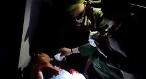 Một Thiếu úy công an bị đâm trọng thương khi làm nhiệm vụ