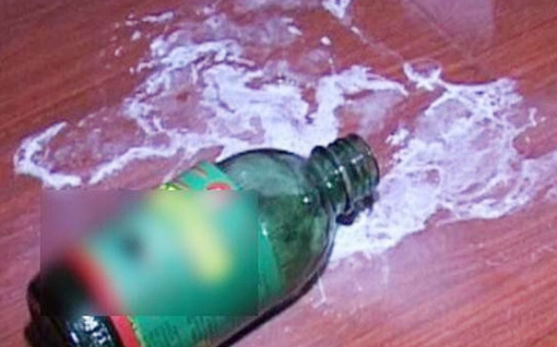 Mâu thuẫn trong sinh hoạt, đổ thuốc diệt cỏ vào nước uống nhà hàng xóm 