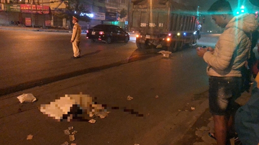 Đôi vợ chồng chết thảm sau tai nạn với xe tải trên QL32