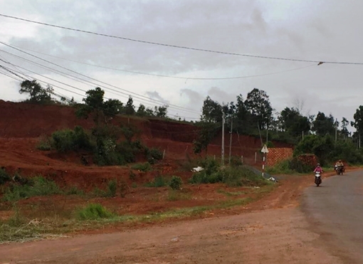 Đua nhau “ăn đất”, 9 cán bộ bị truy tố