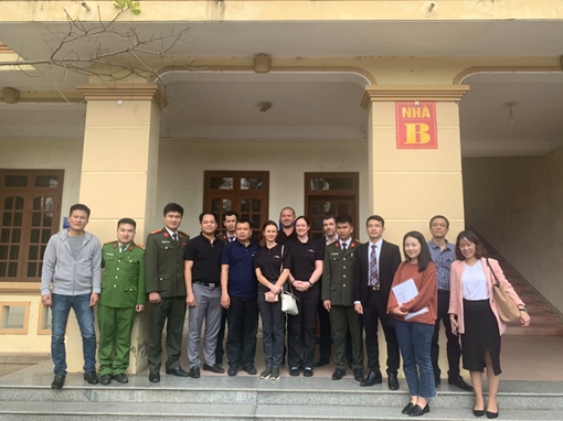 Cảnh sát Anh thăm gia đình các nạn nhân vụ 39 thi thể trong container 