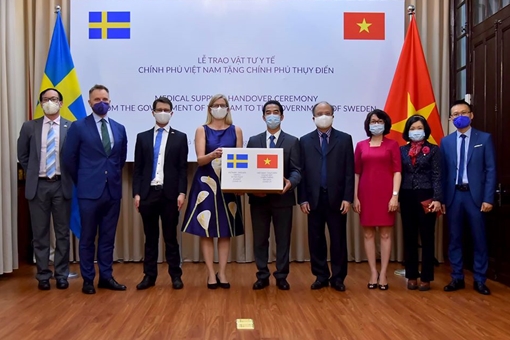 Khi khó khăn mới biết ai là bạn