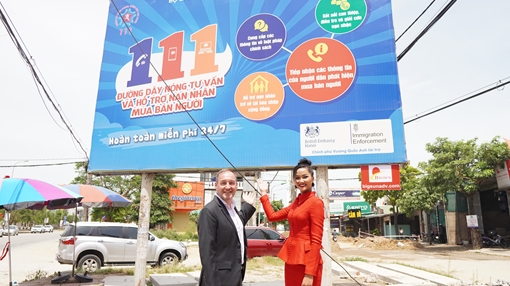 Chiến dịch truyền thông cho đường dây nóng hỗ trợ nạn nhân mua bán người 