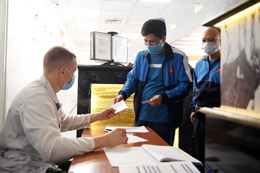 Sau 9 giờ bay, đoàn Việt Nam tham gia Army Games 2020 đã tới Nga