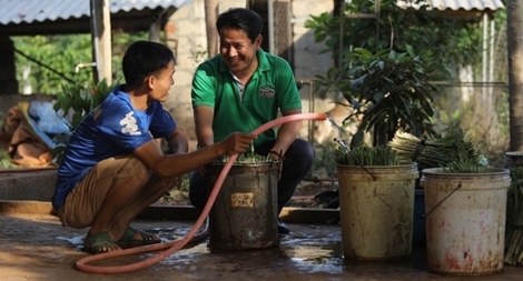 Hỗ trợ xử lý nước sạch cho vùng bị lũ lụt