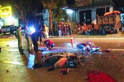 2 xe máy đấu đầu, 2 người tử nạn