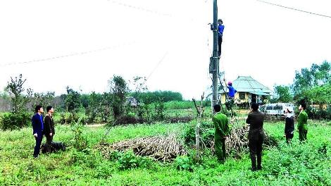 Tuổi trẻ Công an Vĩnh Linh giúp đỡ người dân miền núi