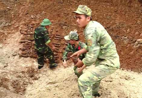 Hầm đạn pháo hơn 200 quả còn nguyên ngòi nổ