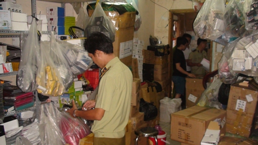 Triệt phá đường dây buôn lậu linh kiện điện tử với số lượng cực lớn