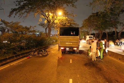 Người đàn ông bị container cuốn vào gầm, cán nát chân 