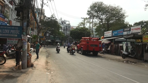 Hàng trăm thiết bị điện bị nổ do cháy nhà bên cạnh