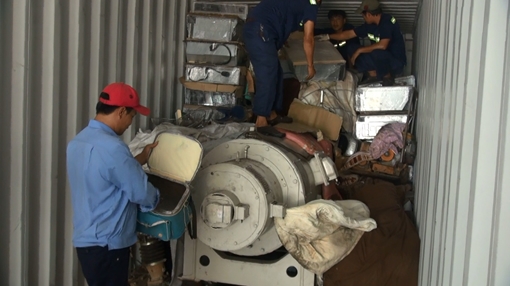 Phát hiện container chứa hàng nhập lậu tại cảng Cát Lái