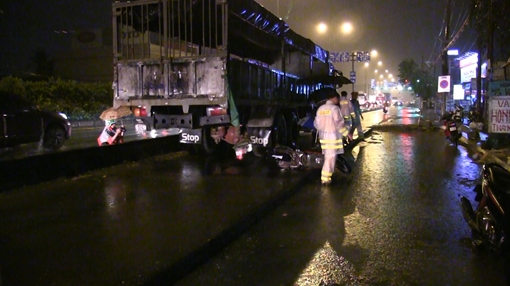 Cô gái bị tai nạn tử vong trong lúc trời mưa to