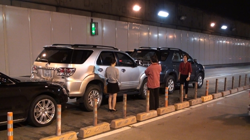 Tai nạn liên hoàn trong hầm Thủ Thiêm gây ùn ứ nghiêm trọng