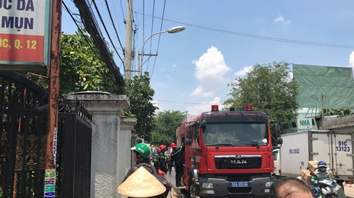 Nhà xưởng sản xuất cát mút xốp bỗng dưng phát hỏa dữ dội