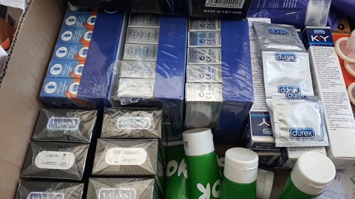 Hàng vạn bao cao su giả hàng hiệu được "nhập liệu" từ chợ Kim Biên