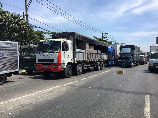 Tai nạn liên hoàn gây ùn tắt giao thông nhiều giờ