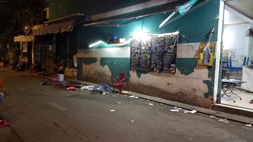 Dùng hung khí lao vào quán chém người