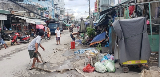 Hỏa hoạn tại tiệm sửa xe khiến tường đổ, nhiều người hoảng loạn