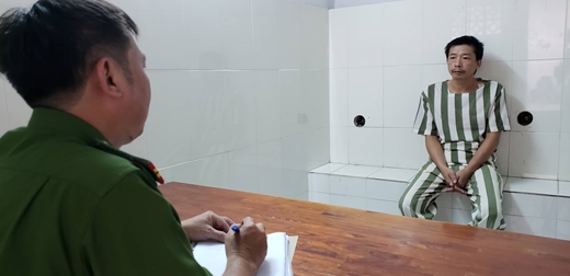 Tạm giữ đối tượng tàng trữ ma túy và vũ khí