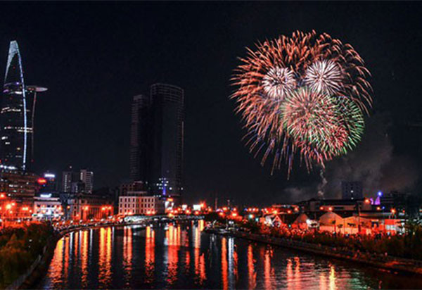 Cấm một số tuyến đường, phục vụ chương trình bắn pháo hoa đón năm mới 2020